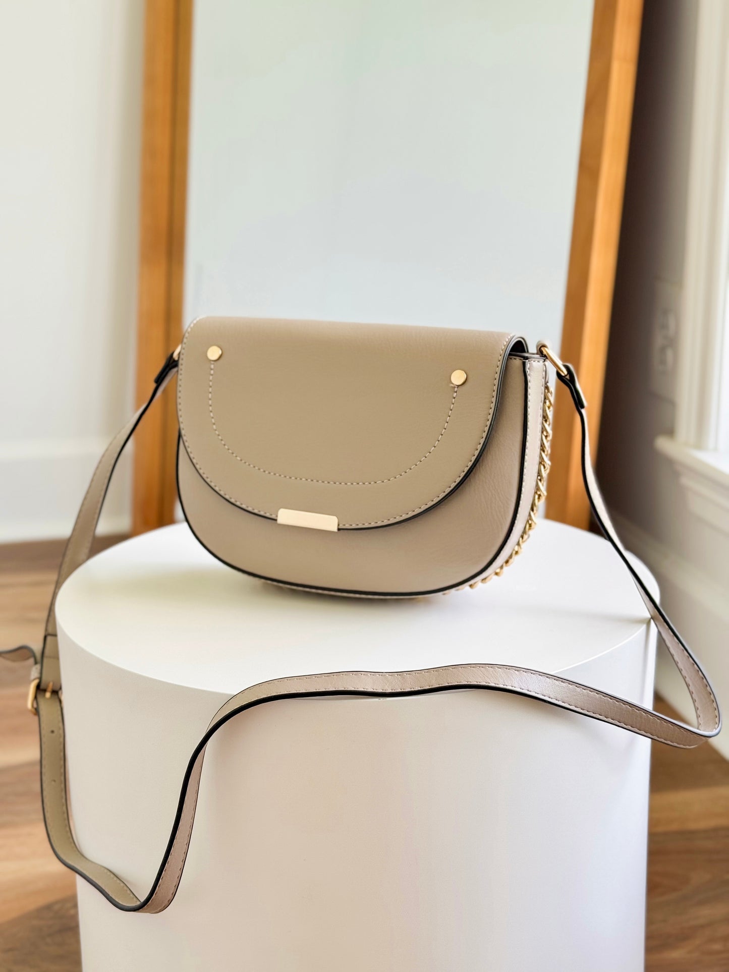 Rita Saddle Chain Bag