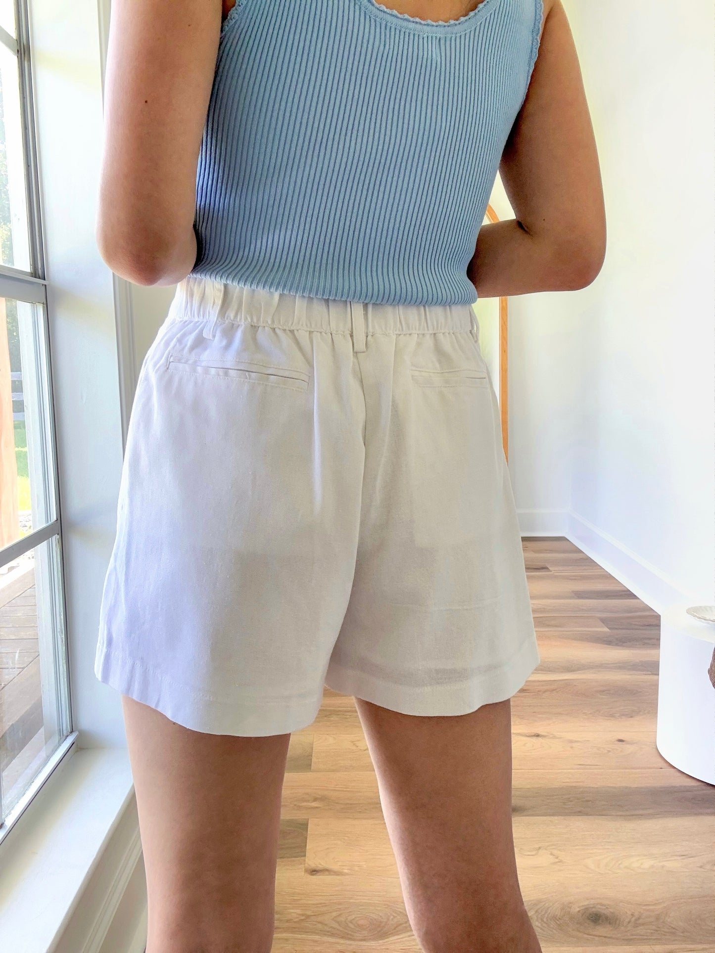 High waist pleated shorts-white