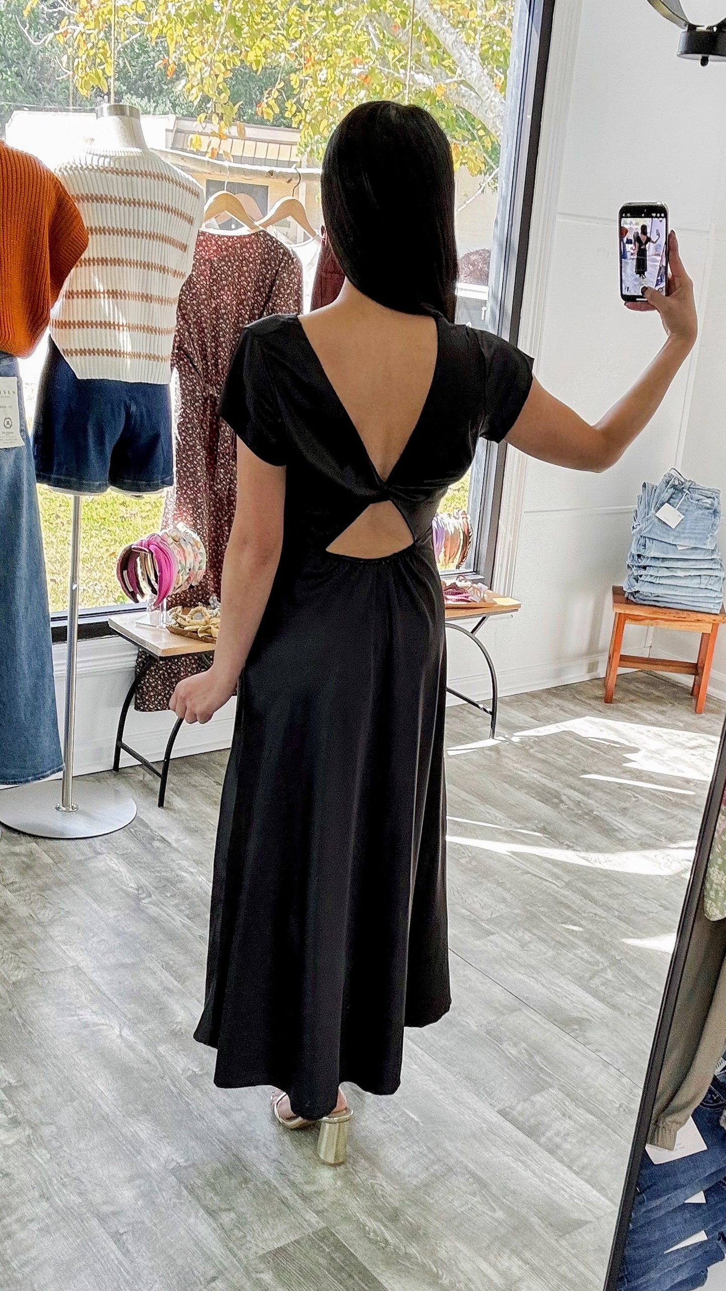 Cara Twist Back Midi Dress- Black