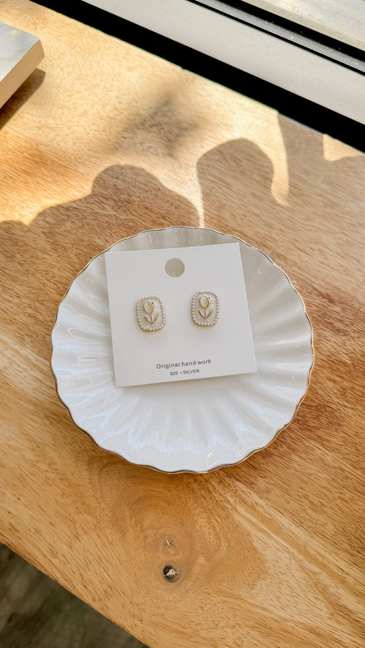 Tulip Pearl Design Drop Earrings