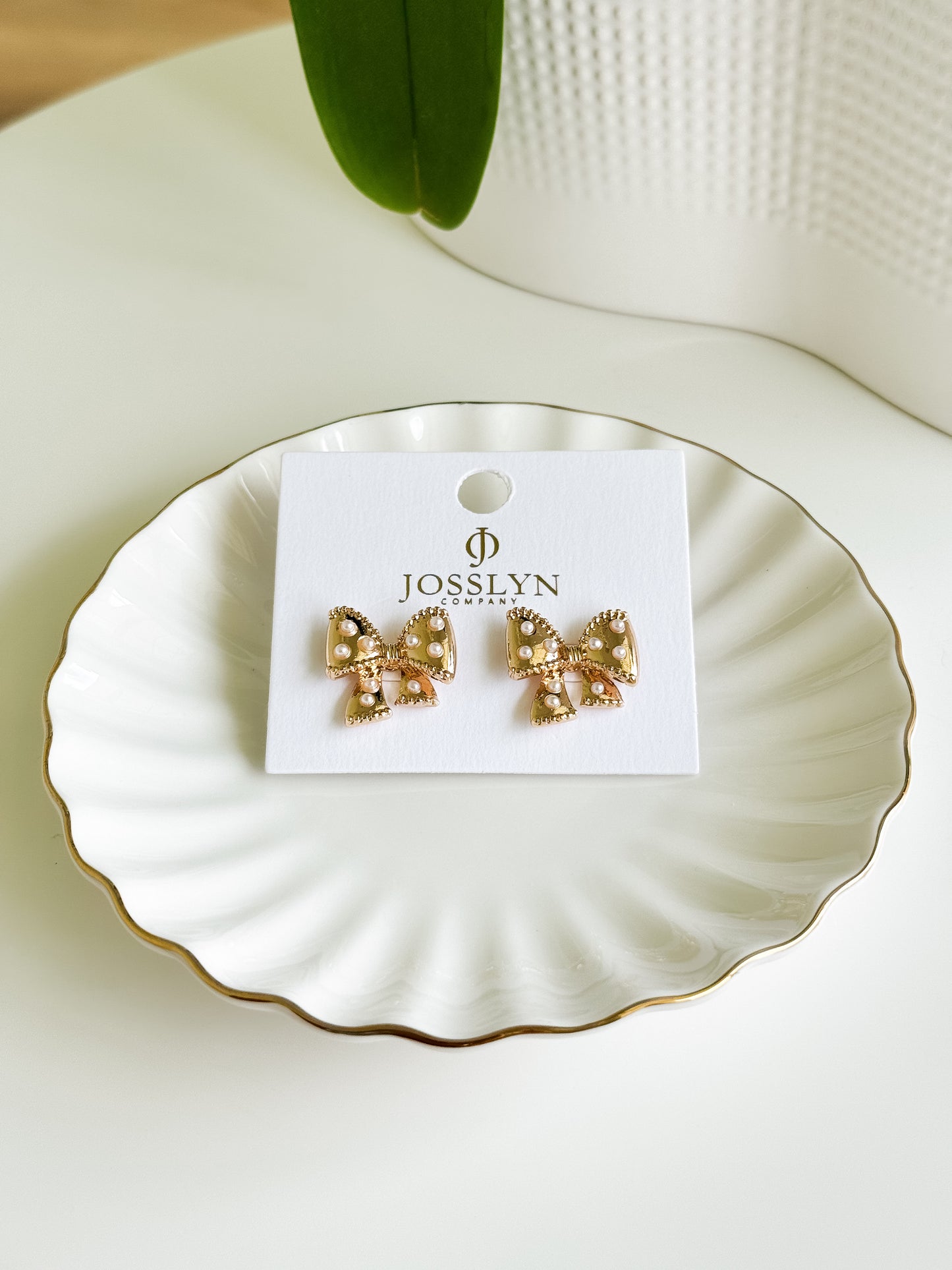 Bow Pearl Stud Earrings