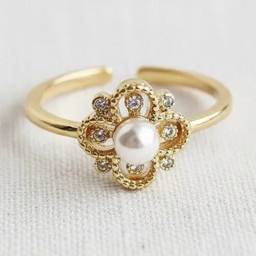 Regal Vintage-Inspired Gemstone Ring
